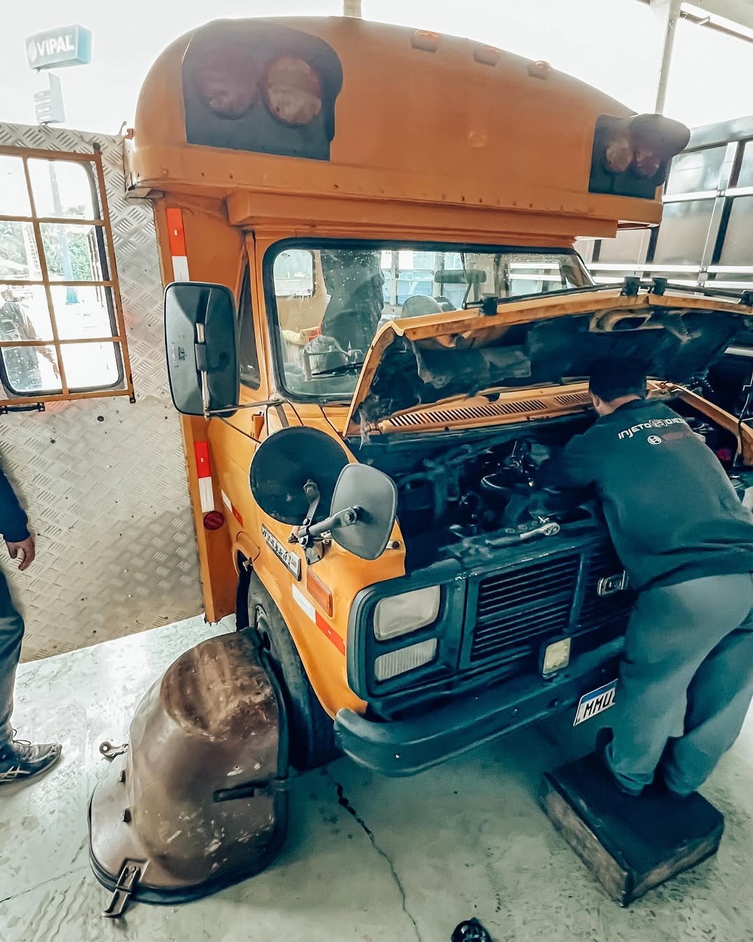 Manutenção em ônibus diesel